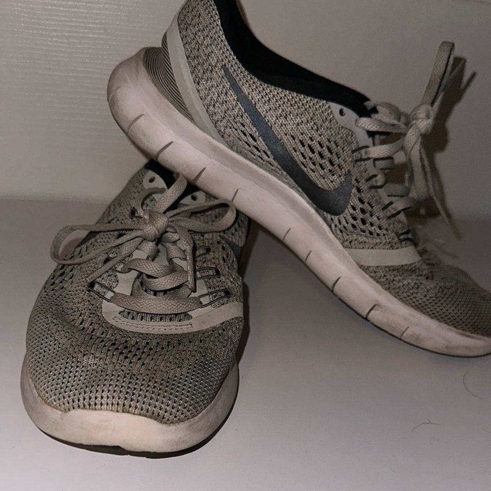 Nike Women's Sneakers in Gray and White